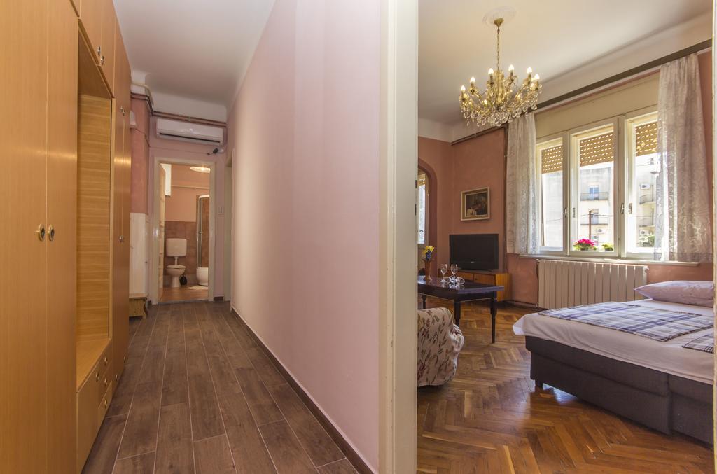 Spacious & Smart Center Apartment プーラ 部屋 写真