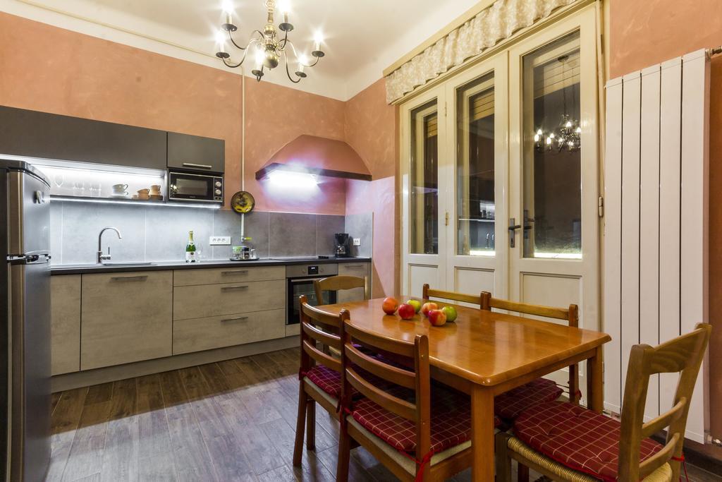 Spacious & Smart Center Apartment プーラ エクステリア 写真