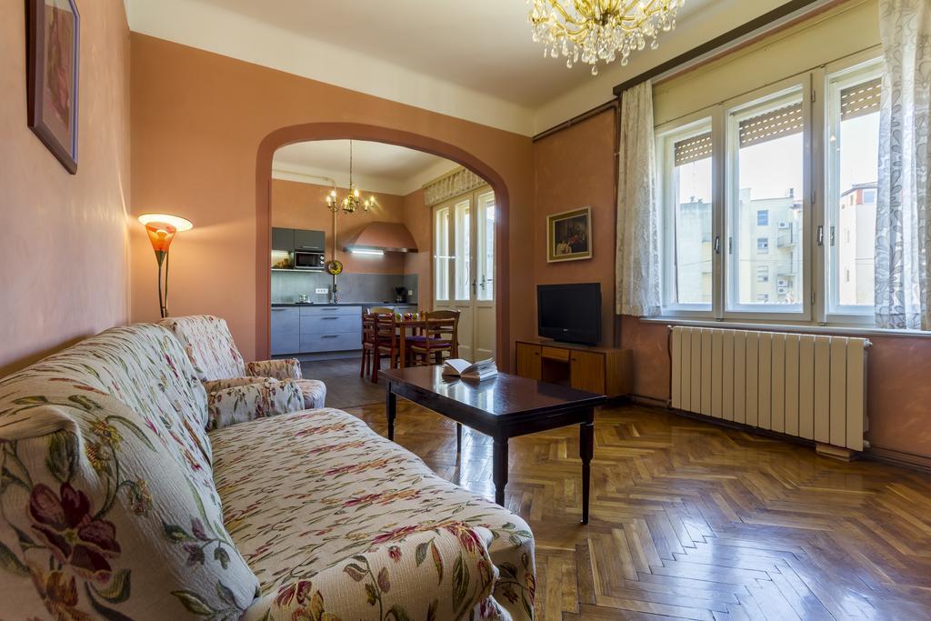 Spacious & Smart Center Apartment プーラ エクステリア 写真