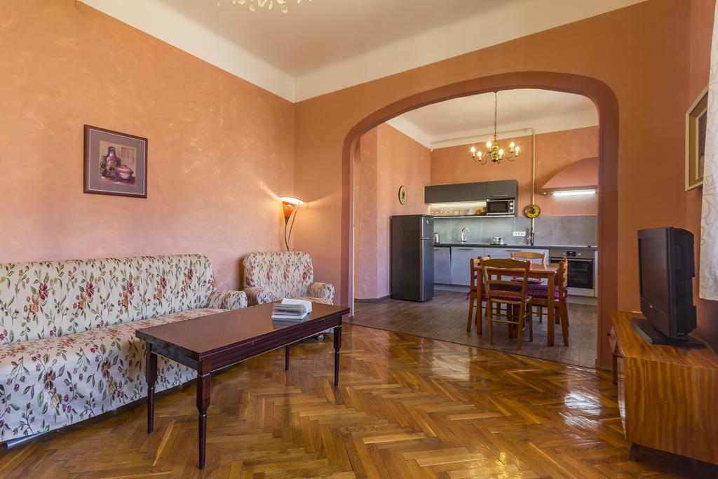 Spacious & Smart Center Apartment プーラ エクステリア 写真